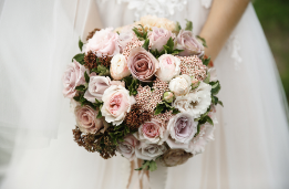 Beautiful Bundle of fresh White Roses