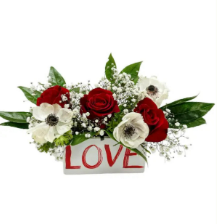 Love Story – A Romantic Floral Arrangement